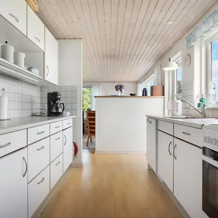 Vakantiehuis Nikolce - 500m From The Sea By Interhome